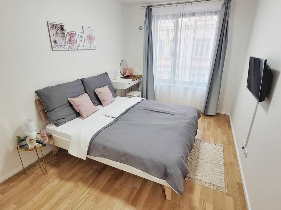 Newly Built Apartment With Balcony, Ac And Free Indoor Garage Praha Exteriér fotografie