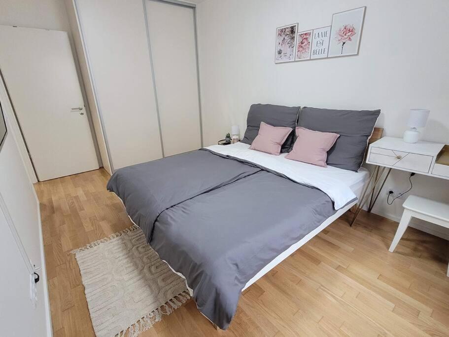 Newly Built Apartment With Balcony, Ac And Free Indoor Garage Praha Exteriér fotografie