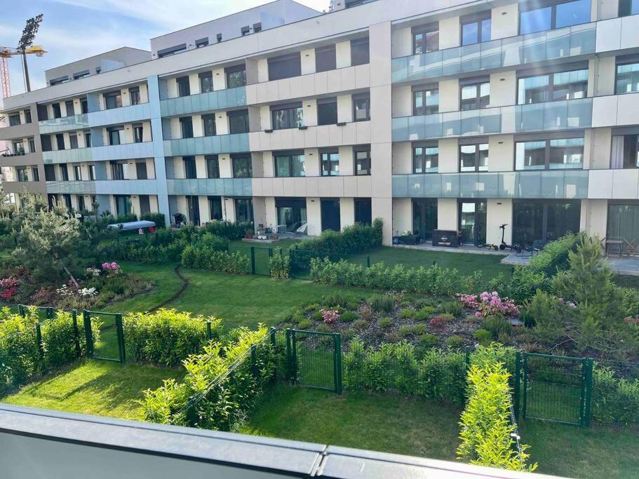Newly Built Apartment With Balcony, Ac And Free Indoor Garage Praha Exteriér fotografie