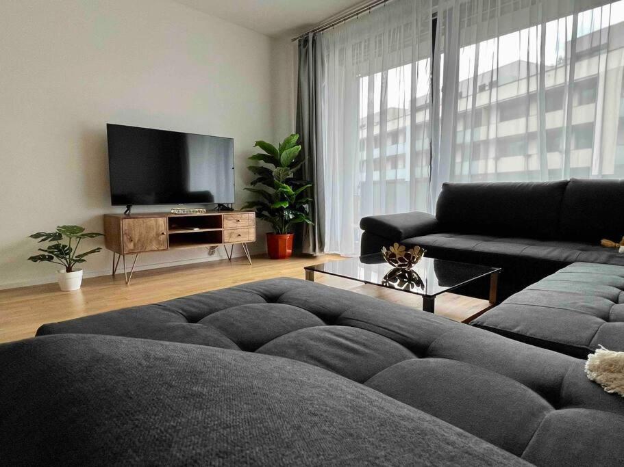 Newly Built Apartment With Balcony, Ac And Free Indoor Garage Praha Exteriér fotografie