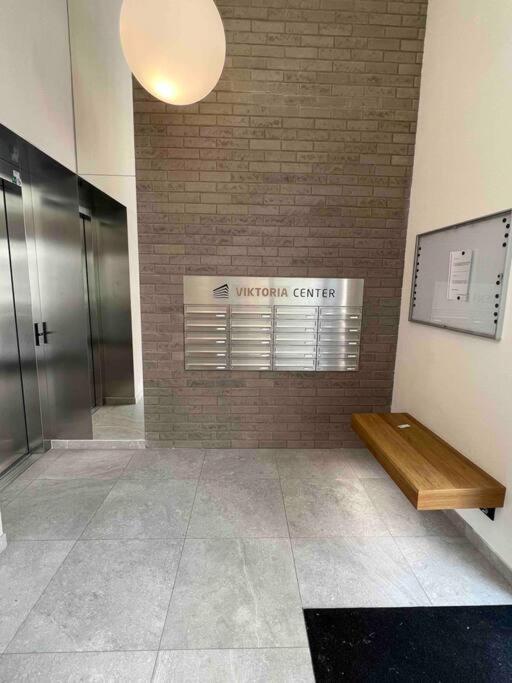 Newly Built Apartment With Balcony, Ac And Free Indoor Garage Praha Exteriér fotografie