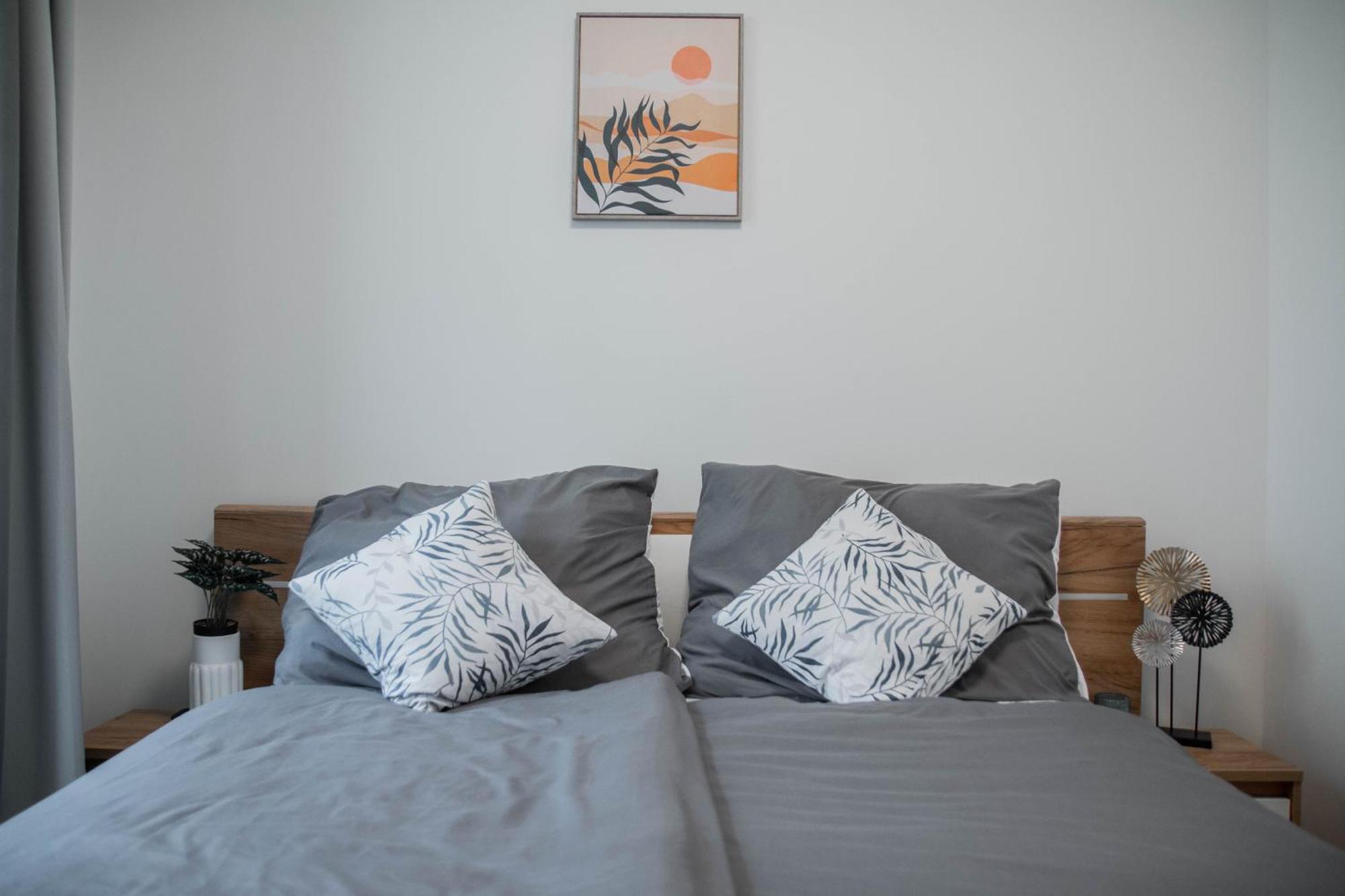 Newly Built Apartment With Balcony, Ac And Free Indoor Garage Praha Exteriér fotografie