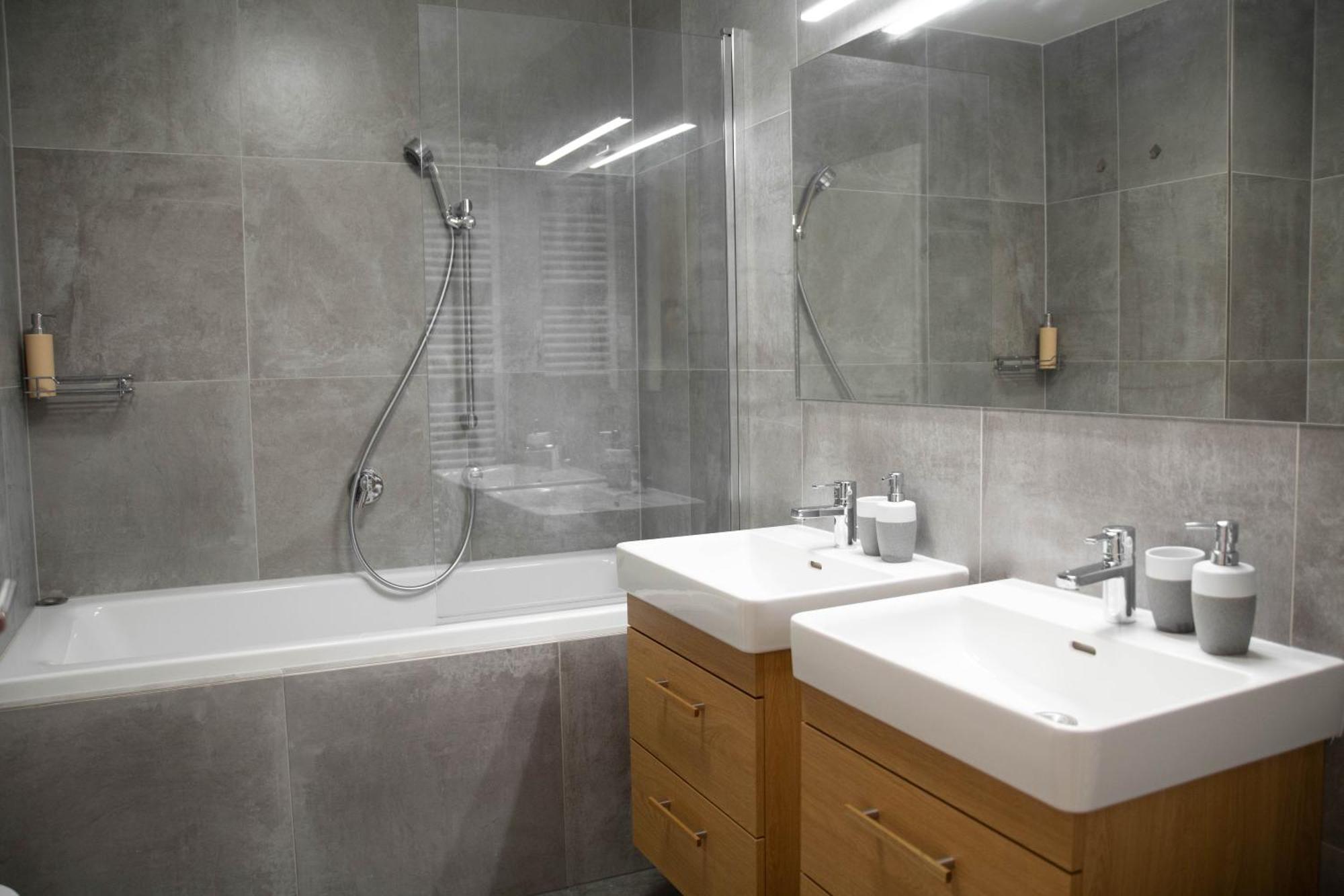 Newly Built Apartment With Balcony, Ac And Free Indoor Garage Praha Exteriér fotografie