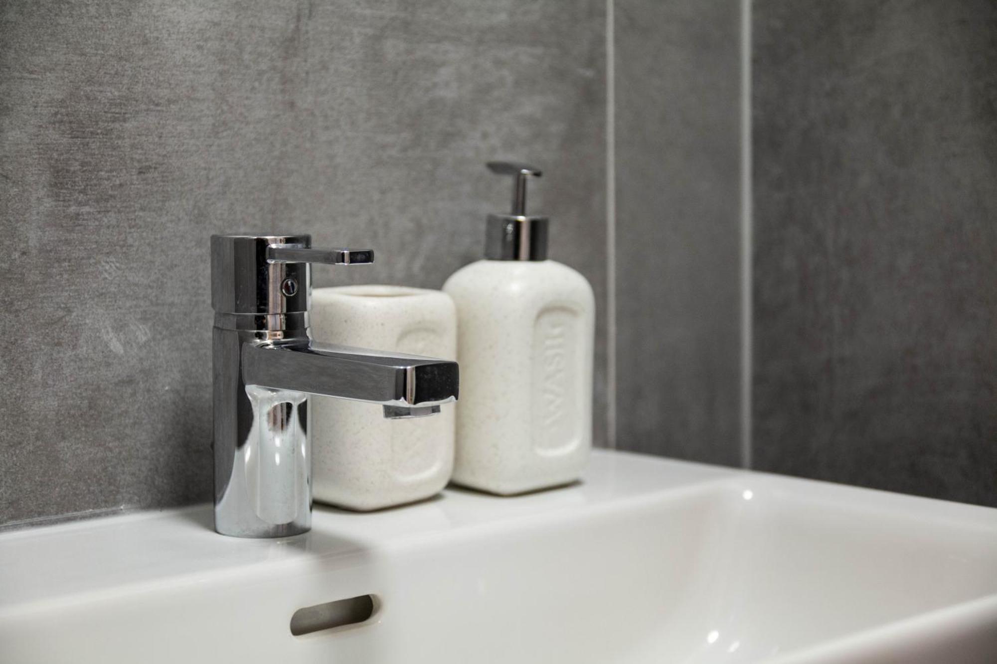 Newly Built Apartment With Balcony, Ac And Free Indoor Garage Praha Exteriér fotografie