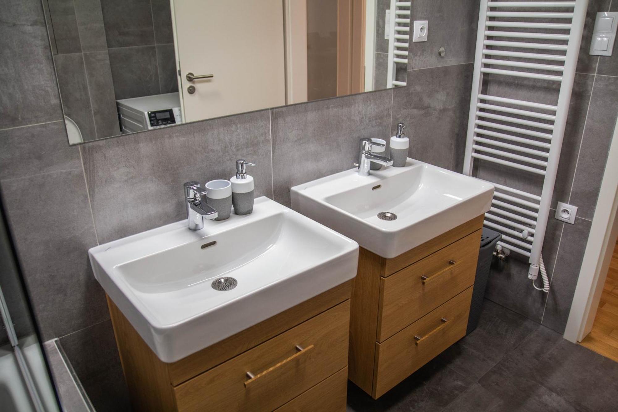 Newly Built Apartment With Balcony, Ac And Free Indoor Garage Praha Exteriér fotografie