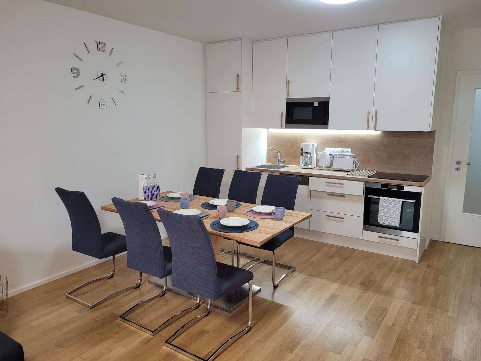 Newly Built Apartment With Balcony, Ac And Free Indoor Garage Praha Exteriér fotografie